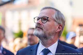 Trapný Fiala u Babišovy pumpy. Antibabiš je nuda